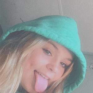 Meet your Posher, Lily